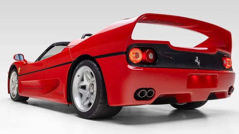 FERRARI F50 ПРОЕХАЛА 170 КМ ЗА 30 ЛЕТ. ТЕПЕРЬ ЗА НЕЁ ХОТЯТ $20 МИЛЛИОНОВ — фото 2