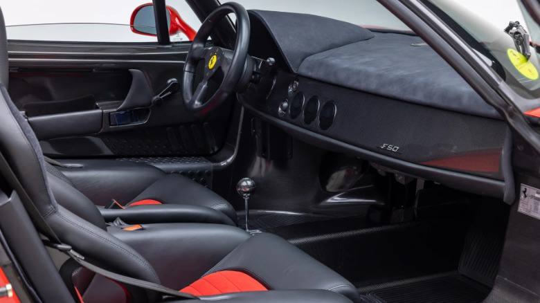 FERRARI F50 ПРОЕХАЛА 170 КМ ЗА 30 ЛЕТ. ТЕПЕРЬ ЗА НЕЁ ХОТЯТ $20 МИЛЛИОНОВ — фото 4